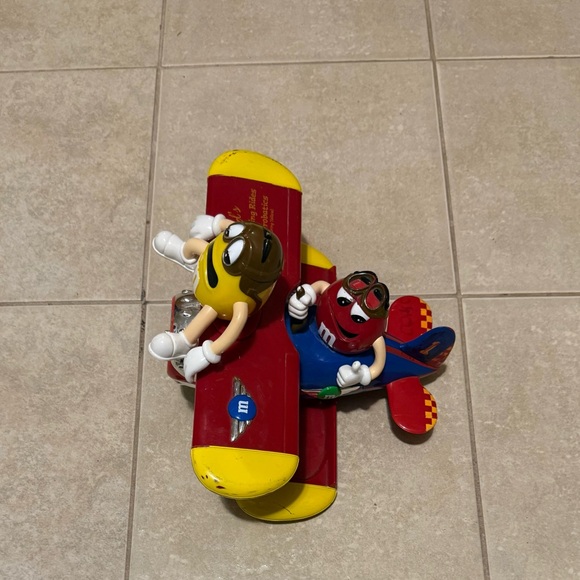 M&M'S Sweet Candy Big Dispenser Vibrant Red and Yellow Toy Plane - Picture 2 of 7